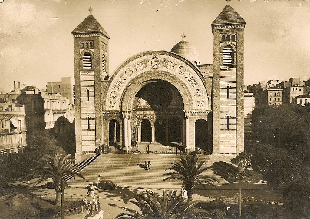 185 stat Jeanne d'Arc devant cathedrale.JPG